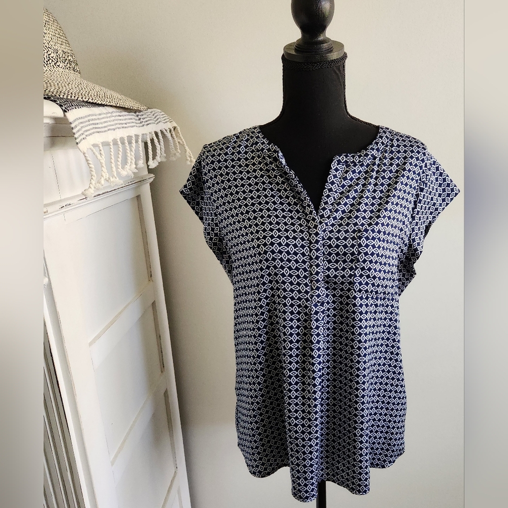 LIZ CLAIBORNE CAP SLEEVE V-NECK BLOUSE